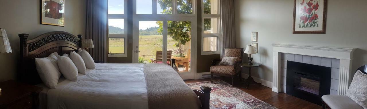 Woodstone Manor Inc. Hotel Sturdies Bay Eksteriør billede